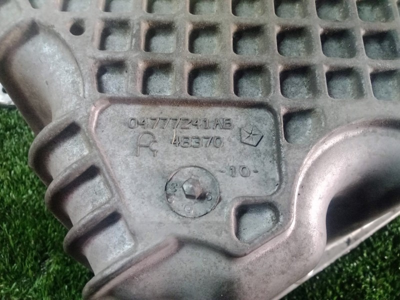 Recambio de carter para chrysler sebring berlina (jr41) 2.0 16v cat referencia OEM IAM 04777241AB  