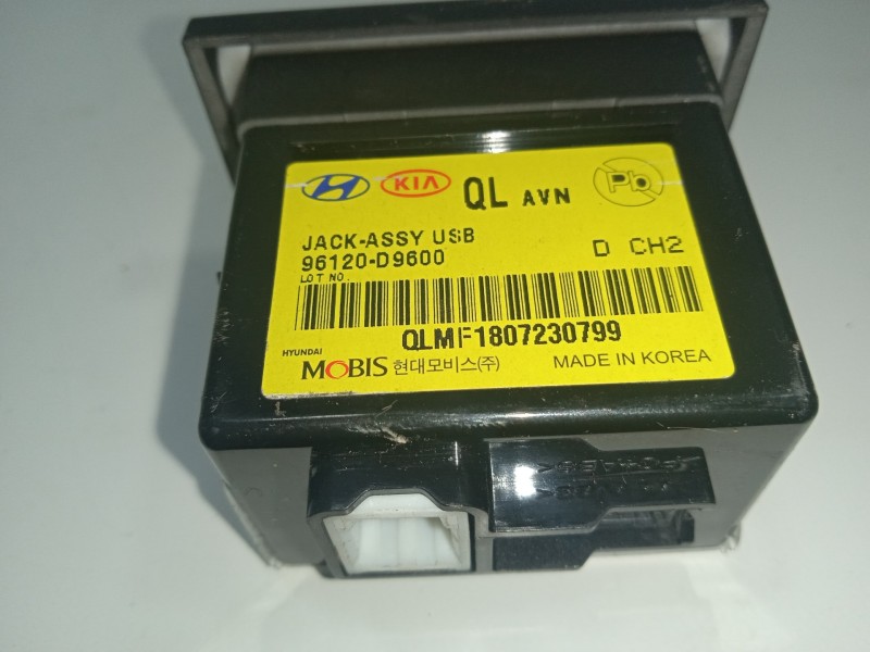 Recambio de interruptor para kia sportage 1.6 crdi cat referencia OEM IAM 96120D9600-0LMF1807230799 TOMA USB 