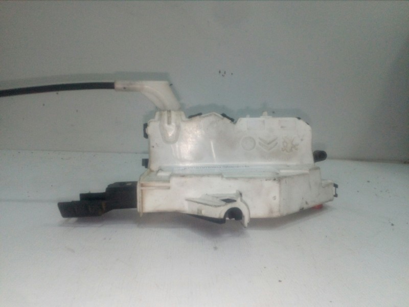 Recambio de cerradura puerta trasera derecha para citroën c3 1.1 referencia OEM IAM A04096  