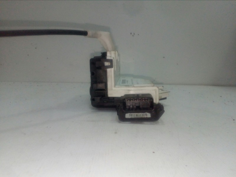 Recambio de cerradura puerta trasera derecha para citroën c3 1.1 referencia OEM IAM A04096  