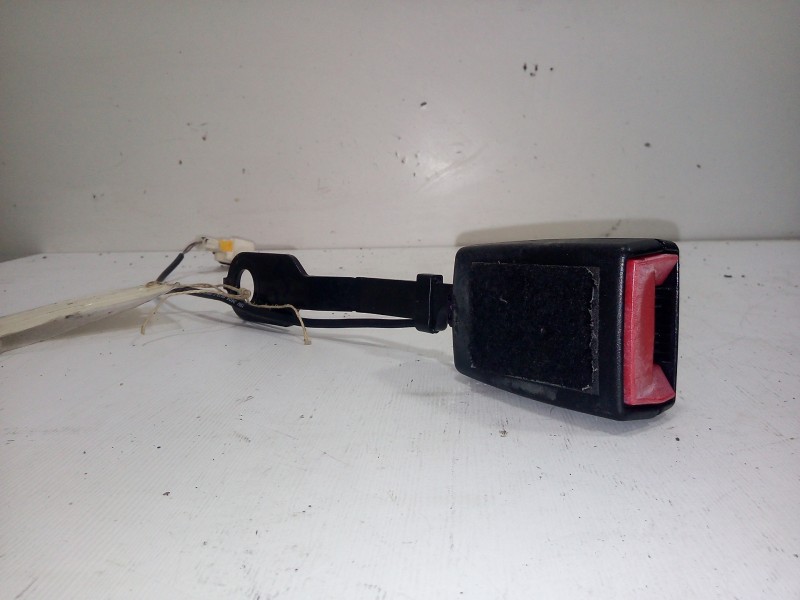 Recambio de enganche cinturon delantero izquierdo para citroën c3 1.1 referencia OEM IAM 9687393180 - 34067287 ENGANCHE 
