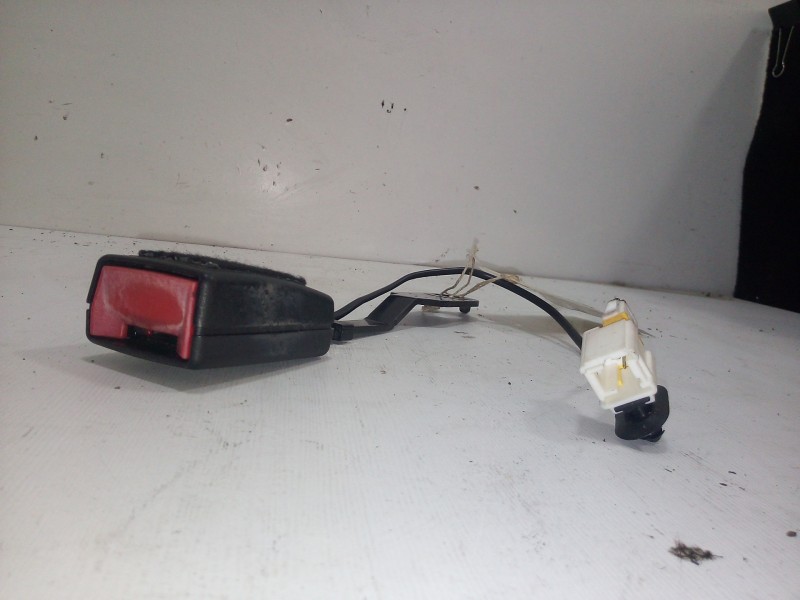 Recambio de enganche cinturon delantero izquierdo para citroën c3 1.1 referencia OEM IAM 9687393180 - 34067287 ENGANCHE 