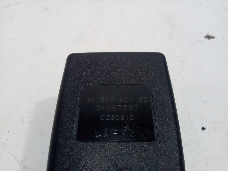 Recambio de enganche cinturon delantero izquierdo para citroën c3 1.1 referencia OEM IAM 9687393180 - 34067287 ENGANCHE 