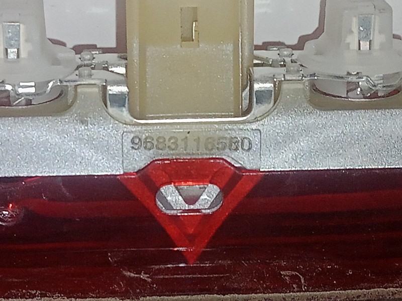 Recambio de luz central de freno para citroën c3 1.1 referencia OEM IAM 9683116580  