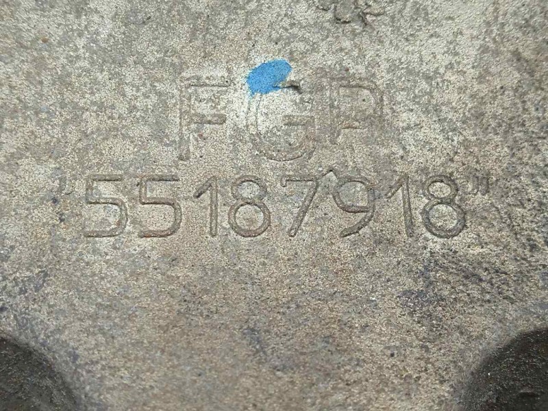 Recambio de soporte bomba inyeccion para opel astra gtc 1.9 cdti referencia OEM IAM 55187918  