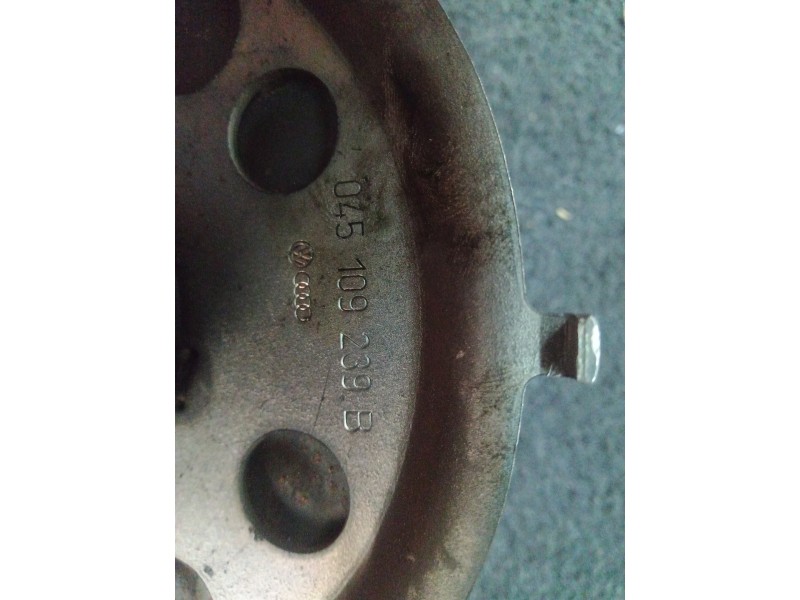 Recambio de arbol de levas para volkswagen polo (9n3) 1.4 tdi referencia OEM IAM 045109239B  