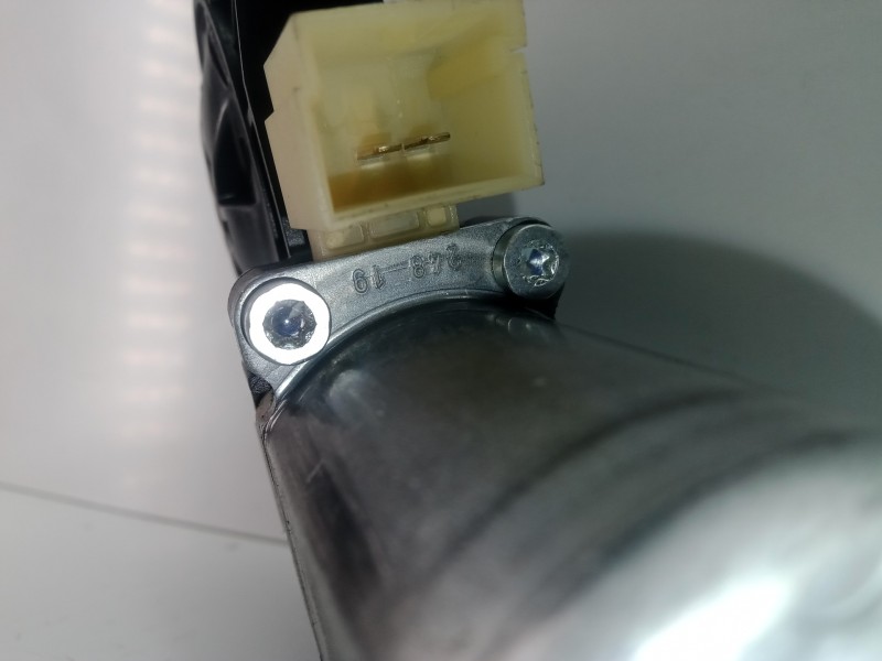 Recambio de motor elevalunas delantero izquierdo para seat leon (5f1) 2.0 16v tsi referencia OEM IAM 5Q0959801C-0130822077 BOSCH