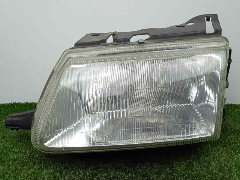 Recambio de faro izquierdo para citroën saxo 1.6 referencia OEM IAM   