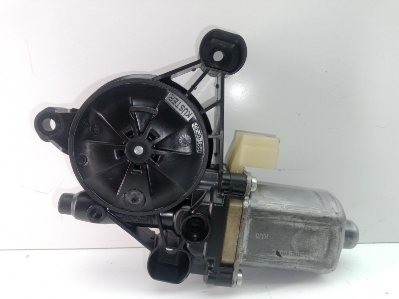 Recambio de motor elevalunas delantero izquierdo para seat leon (5f1) 2.0 16v tsi referencia OEM IAM 5Q0959801C-0130822077 BOSCH