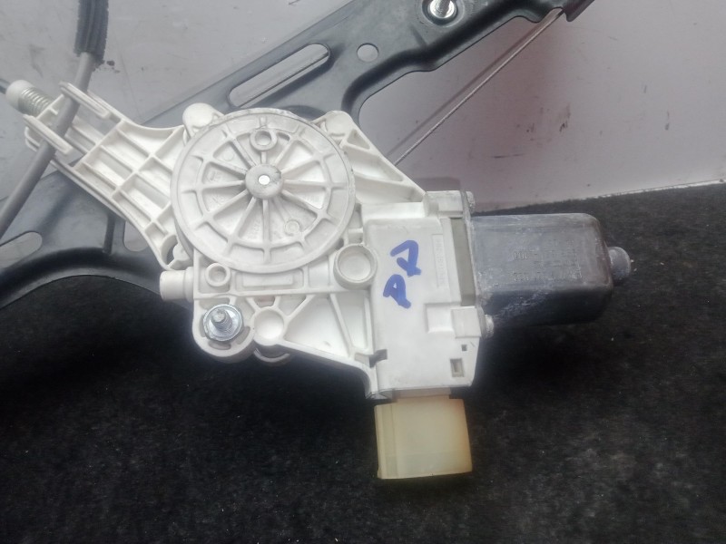 Recambio de elevalunas delantero derecho para bmw 1 (e87) 120 d referencia OEM IAM 0130822225 - 6927030 - 996621101  BOSCH