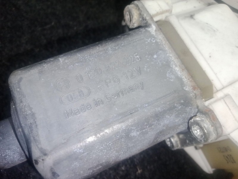 Recambio de elevalunas delantero derecho para bmw 1 (e87) 120 d referencia OEM IAM 0130822225 - 6927030 - 996621101  BOSCH