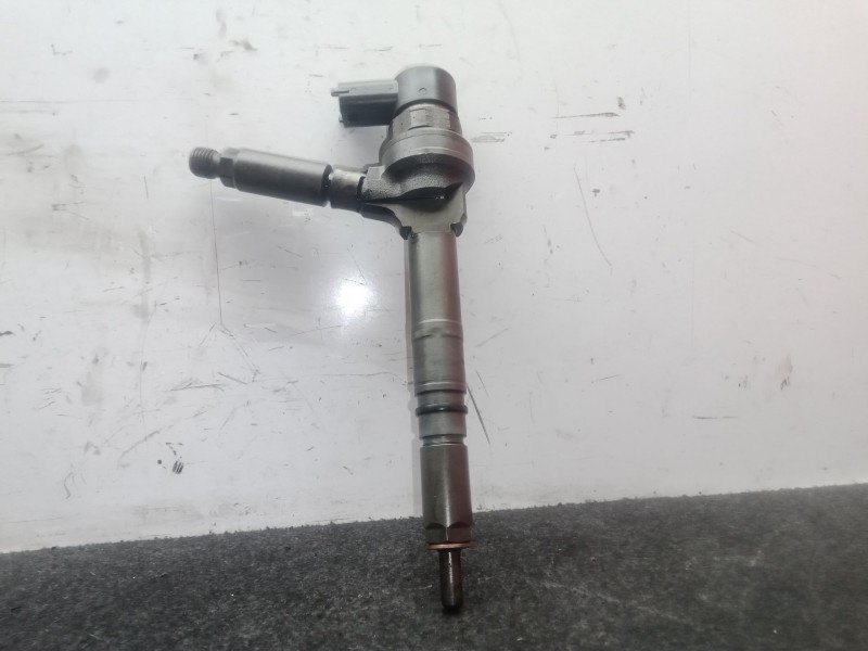 Recambio de inyector para opel astra h berlina 1.7 16v cdti referencia OEM IAM 0445110174  BOSCH