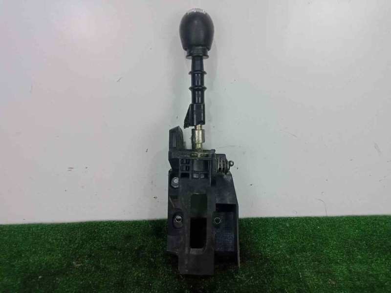 Recambio de pomo palanca cambio para iveco daily furgón 2.3 diesel cat referencia OEM IAM 5801283904  