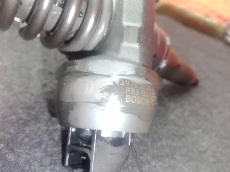 Recambio de inyector para audi a4 berlina (8e) 1.9 tdi referencia OEM IAM 038130073BA - 0414720216  BOSCH