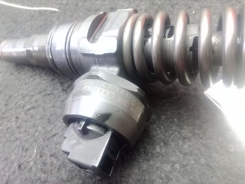 Recambio de inyector para audi a4 berlina (8e) 1.9 tdi referencia OEM IAM 038130073BA - 0414720216  BOSCH