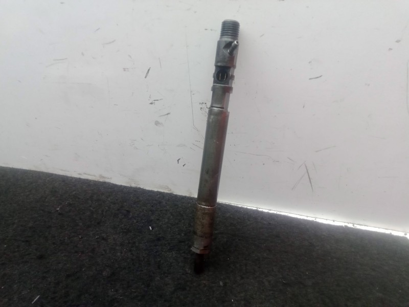 Recambio de inyector para ssangyong rodius 2.7 turbodiesel cat referencia OEM IAM NO TIENE  