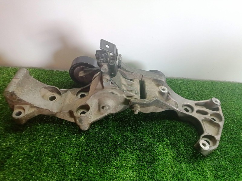 Recambio de soporte alternador para opel astra j lim. 1.7 16v cdti referencia OEM IAM 98090590-98090591  