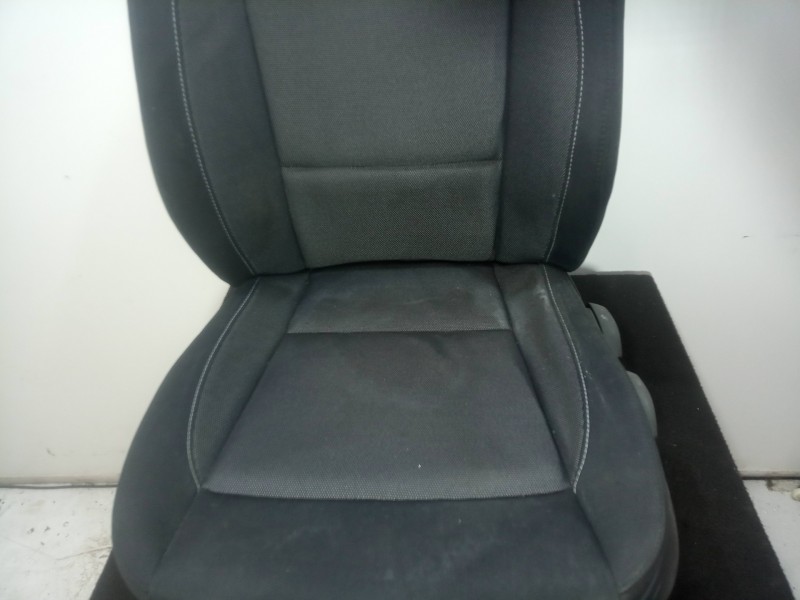 Recambio de asiento delantero izquierdo para bmw serie 1 berlina (e81/e87) 2.0 turbodiesel cat referencia OEM IAM  TELA NEGRO