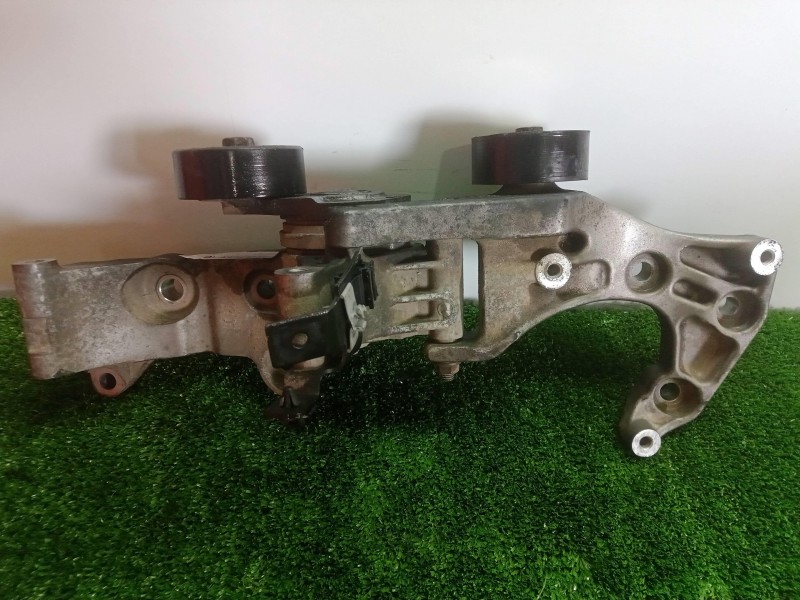 Recambio de soporte alternador para opel astra j lim. 1.7 16v cdti referencia OEM IAM 98090590-98090591  