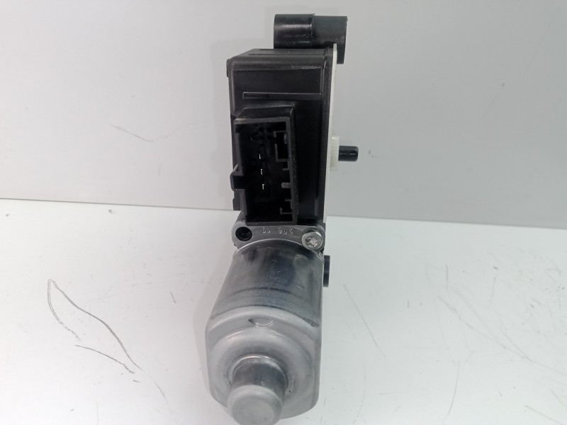 Recambio de motor elevalunas trasero izquierdo para seat leon (5f1) 2.0 16v tsi referencia OEM IAM 5Q0959407A-0130822725 BOSCH 5