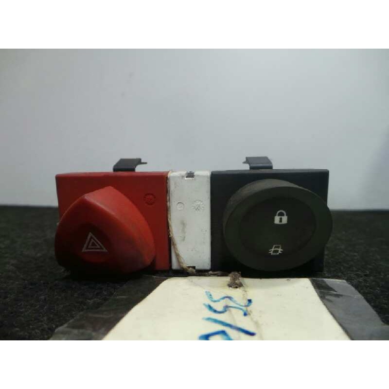 Recambio de warning para renault megane ii classic berlina 1.9 dci diesel referencia OEM IAM 8200095493-8200109723-8200107808 DE