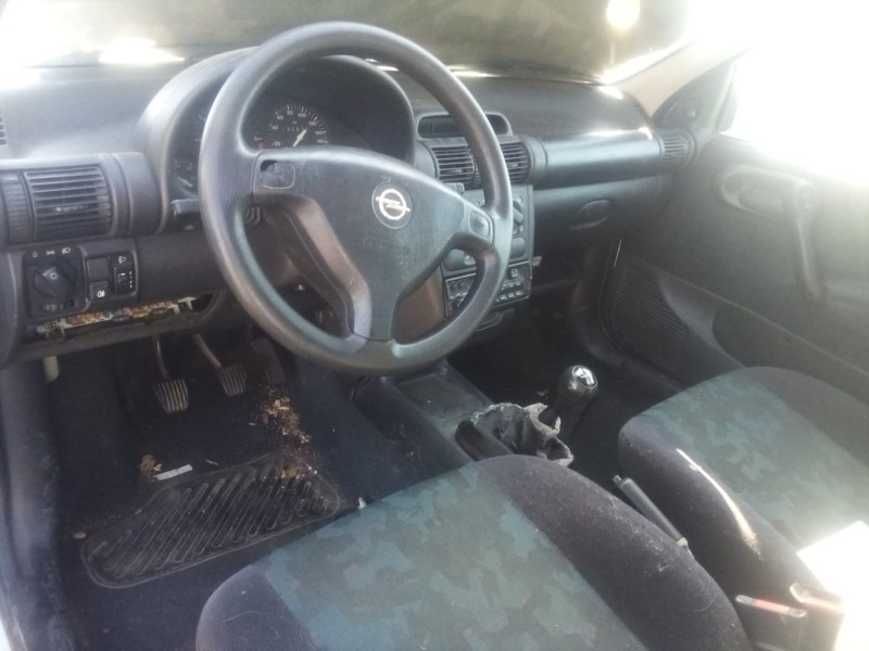 opel corsa b (s93) del año 2000