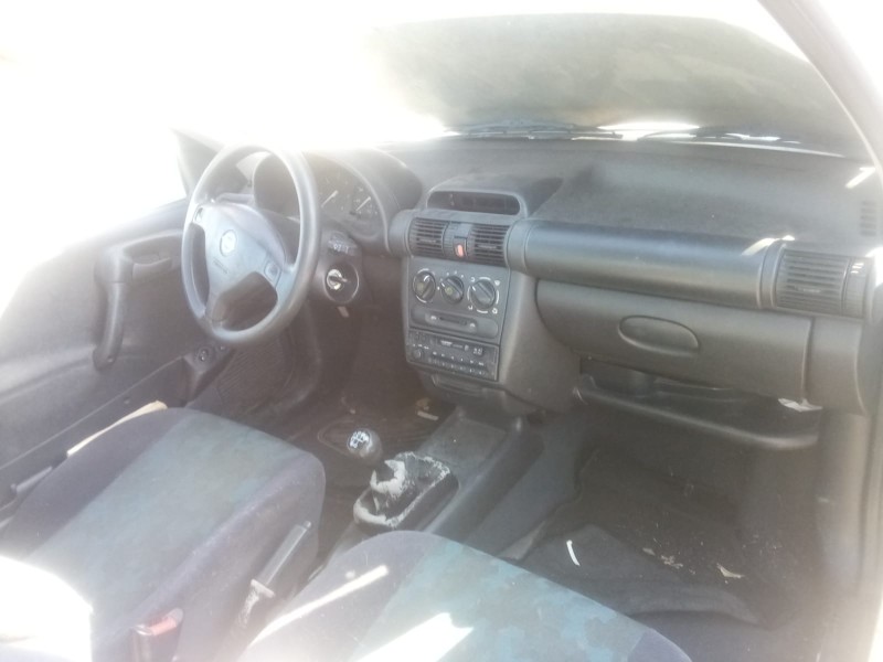 opel corsa b (s93) del año 2000