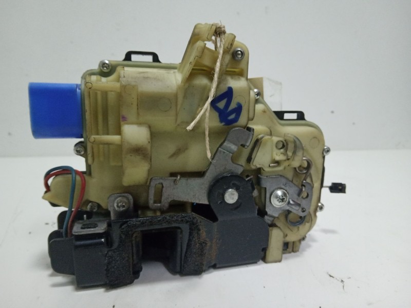 Recambio de cerradura puerta delantera derecha para volkswagen polo iv (9n_, 9a_) 1.4 tdi referencia OEM IAM 3B1837016CC  