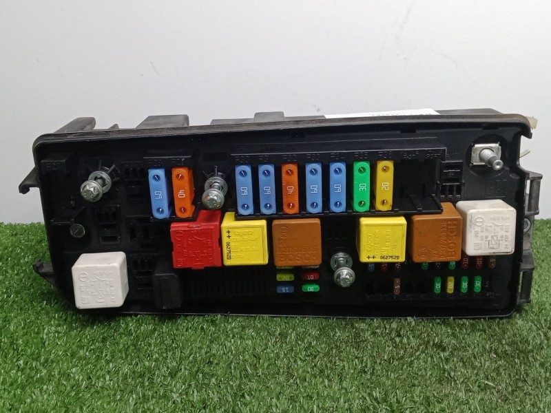 Recambio de caja reles / fusibles para opel vectra c (z02) 1.9 cdti (f69) referencia OEM IAM 13240247 - 12HFZ1  