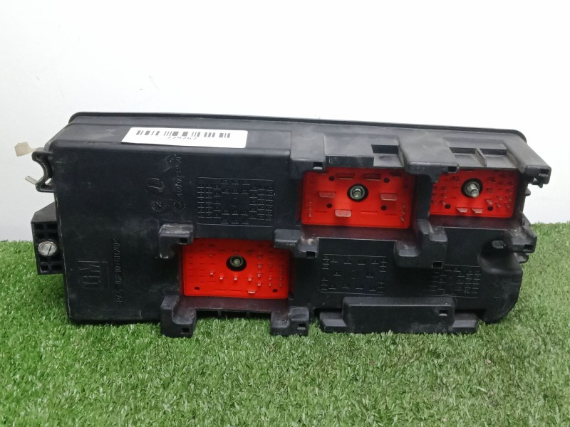 Recambio de caja reles / fusibles para opel vectra c (z02) 1.9 cdti (f69) referencia OEM IAM 13240247 - 12HFZ1  