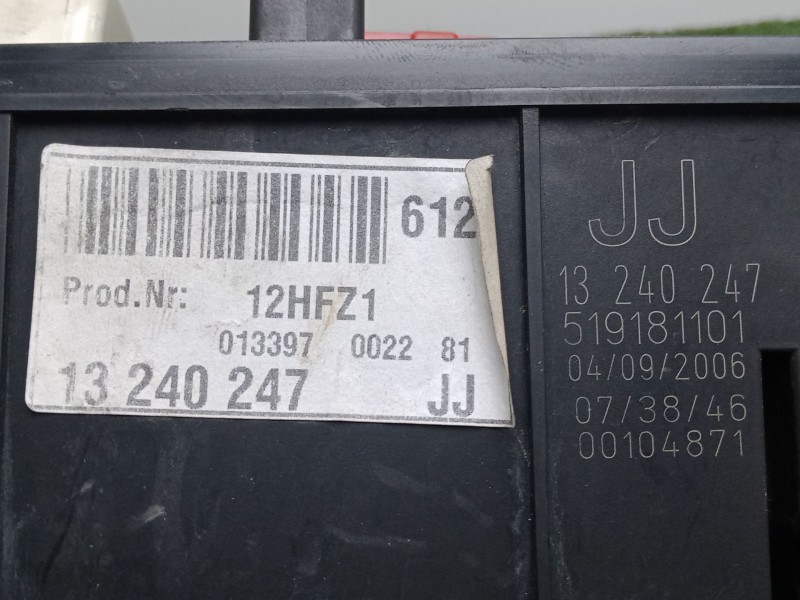 Recambio de caja reles / fusibles para opel vectra c (z02) 1.9 cdti (f69) referencia OEM IAM 13240247 - 12HFZ1  