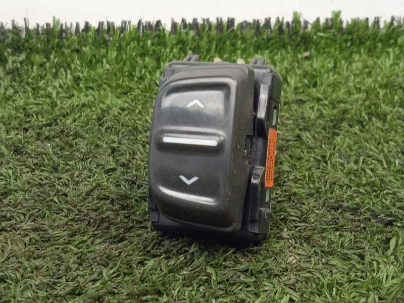 Recambio de mando elevalunas delantero izquierdo para dacia sandero 1.5 dci diesel fap cat referencia OEM IAM 254214937R 1.BOTON