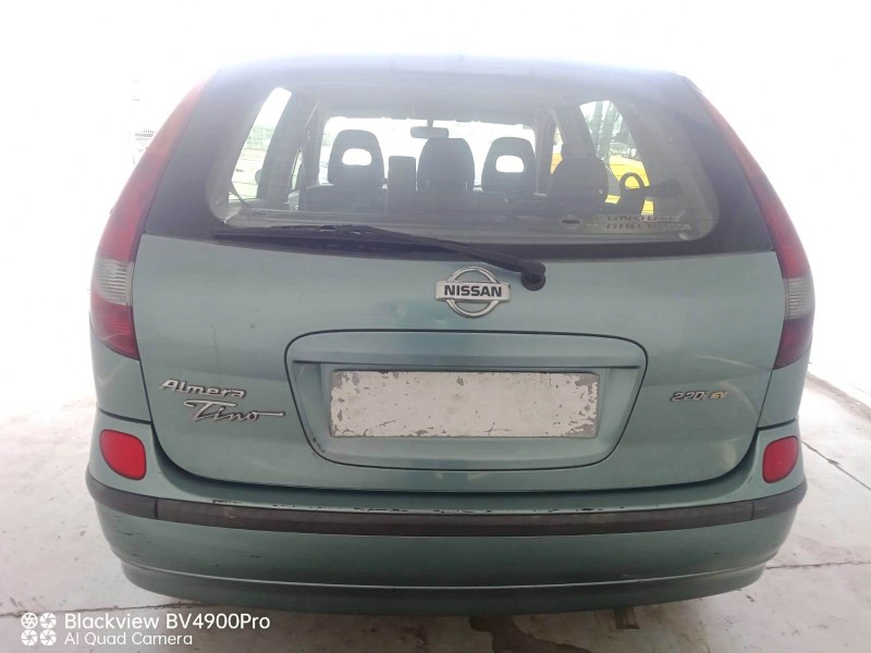 nissan almera tino (v10) del año 2000
