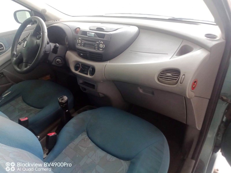 nissan almera tino (v10) del año 2000