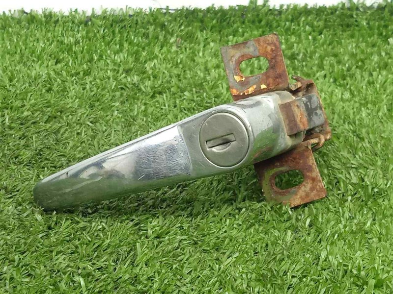 Recambio de maneta exterior porton para seat 600 600 d referencia OEM IAM  MANETA.CAPOT 