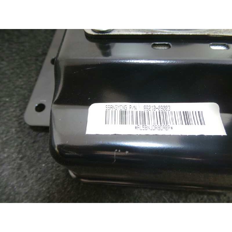 Recambio de airbag delantero derecho para ssangyong kyron 2.0 referencia OEM IAM 8621009003-616533303B  