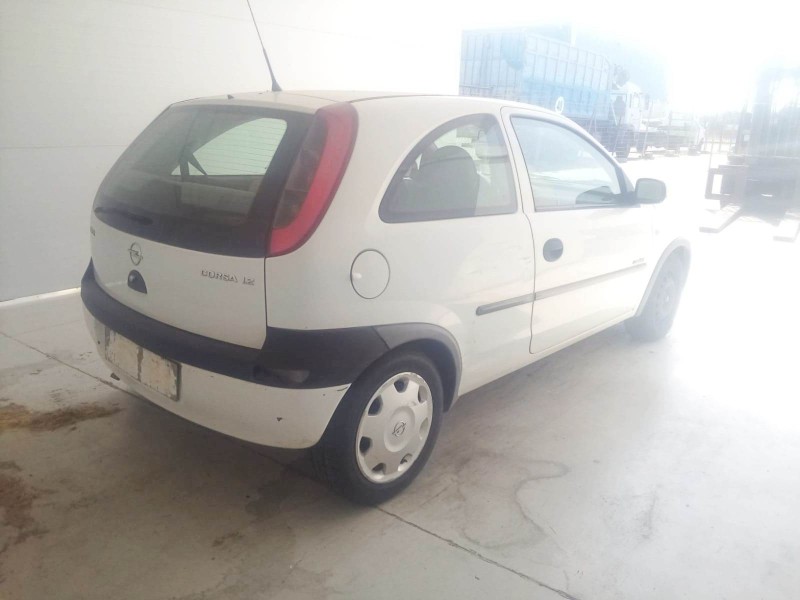 opel corsa c (x01) del año 2000