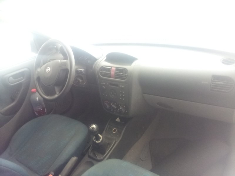 opel corsa c (x01) del año 2000