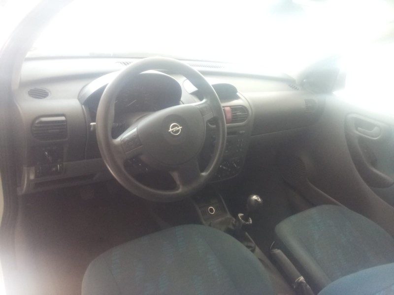 opel corsa c (x01) del año 2000