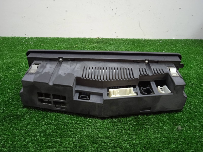 Recambio de mando climatizador para bmw serie 3 berlina (e46) 1.9 cat referencia OEM IAM 64118384112-5HB00773802  