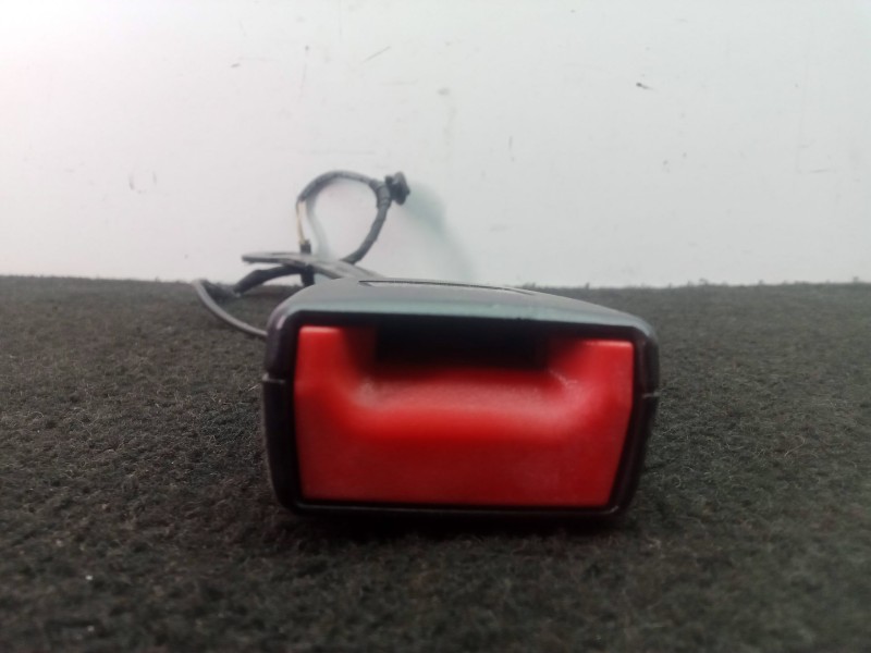 Recambio de enganche cinturon delantero izquierdo para seat leon st (5f8) 1.6 tdi referencia OEM IAM 5F0857755YLZ  