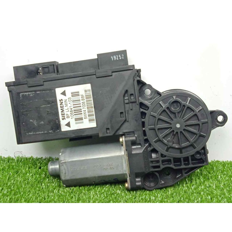 Recambio de motor elevalunas delantero derecho para audi a4 avant (8e) 1.9 tdi referencia OEM IAM 5WK47006BBF-0130821764  