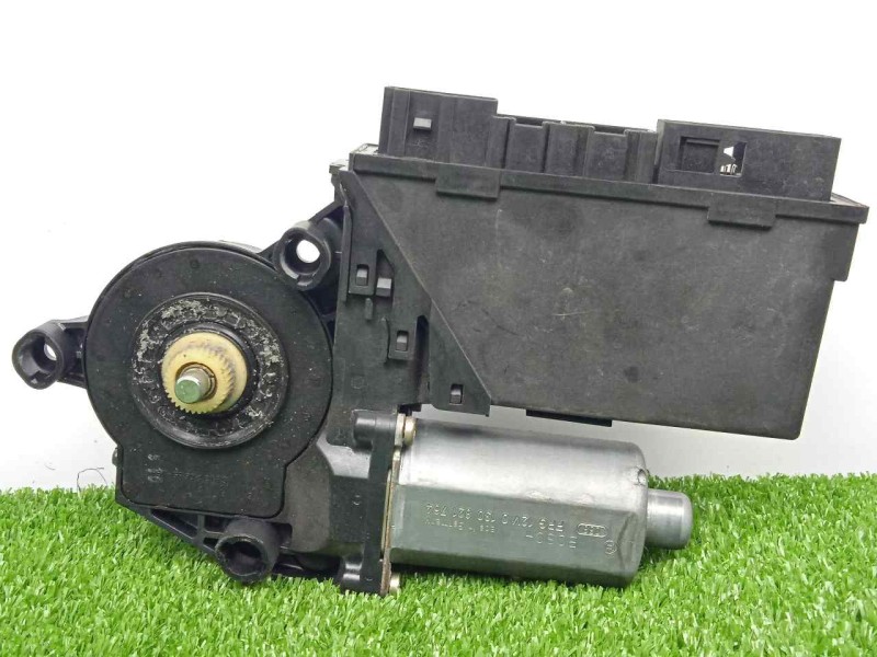 Recambio de motor elevalunas delantero derecho para audi a4 avant (8e) 1.9 tdi referencia OEM IAM 5WK47006BBF-0130821764  