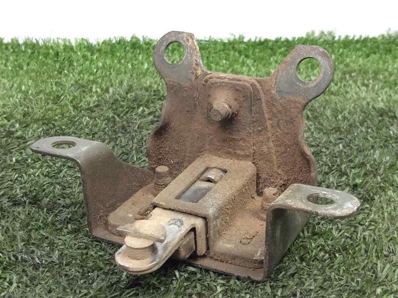 Recambio de cerradura maletero / porton para nissan trade 2.8d referencia OEM IAM  TRASERA.IZQUIERDA MECANICA