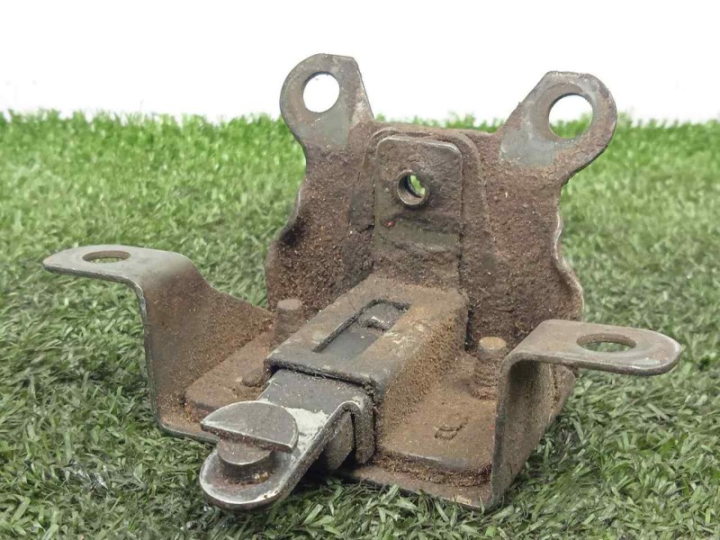 Recambio de cerradura maletero / porton para nissan trade 2.8d referencia OEM IAM  TRASERA.DERECHA MECANICA