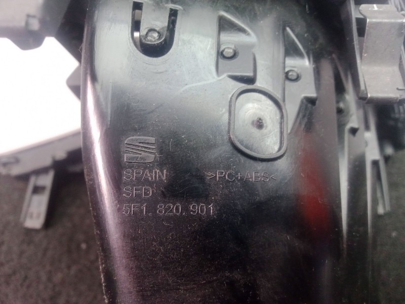 Recambio de rejilla aireadora para seat leon st (5f8) 1.6 tdi referencia OEM IAM 5F1820901  
