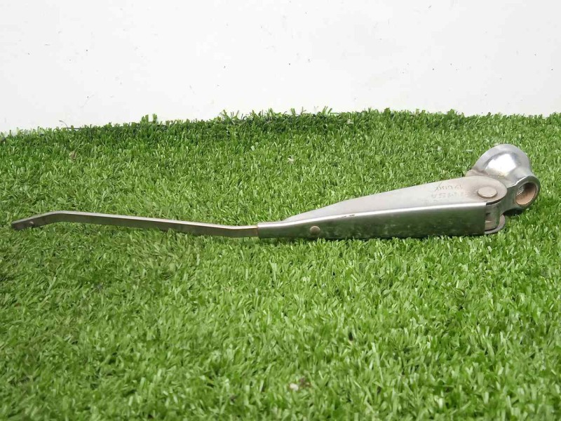 Recambio de brazo limpia delantero derecho para seat 600 600 d referencia OEM IAM  AMBOS.LADOS 