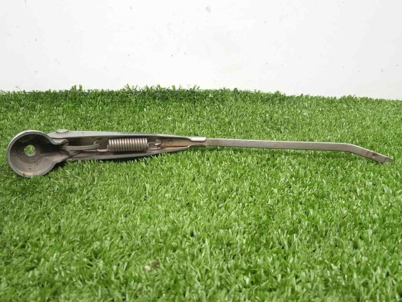 Recambio de brazo limpia delantero derecho para seat 600 600 d referencia OEM IAM  AMBOS.LADOS 