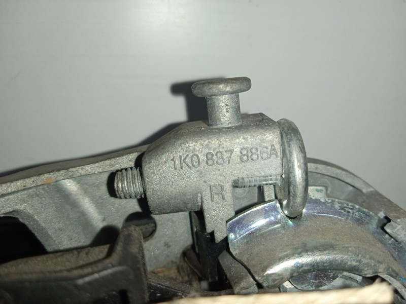 Recambio de maneta exterior trasera derecha para volkswagen jetta (1k2) 1.9 tdi referencia OEM IAM 1K0837885A  