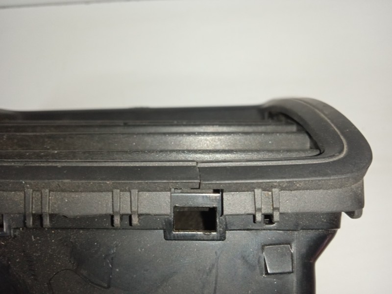 Recambio de rejilla aireadora para volkswagen jetta (1k2) 1.9 tdi referencia OEM IAM 1K0819709 - 1K0819703  